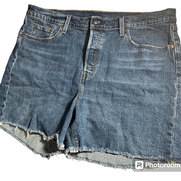 Women’s 501 Levi denim distressed 5 pocket short jeans medium wash Size 16W - Picture 10 of 11